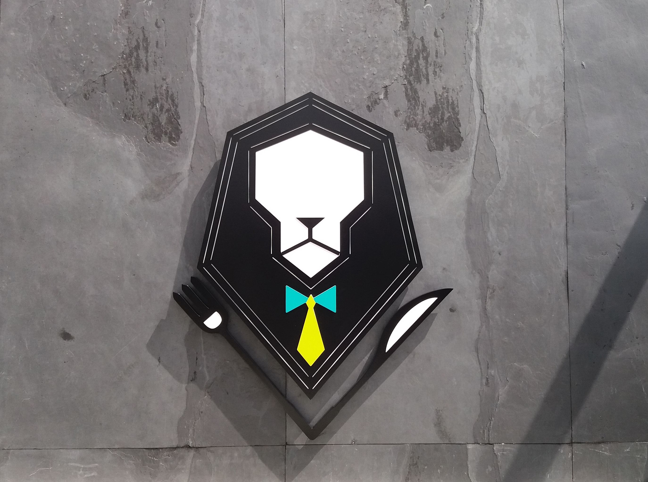 restaurant logo puerto banus